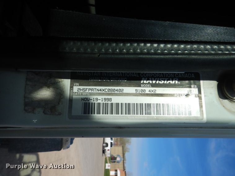 image for item GW9792 1999 International 9100 semi truck