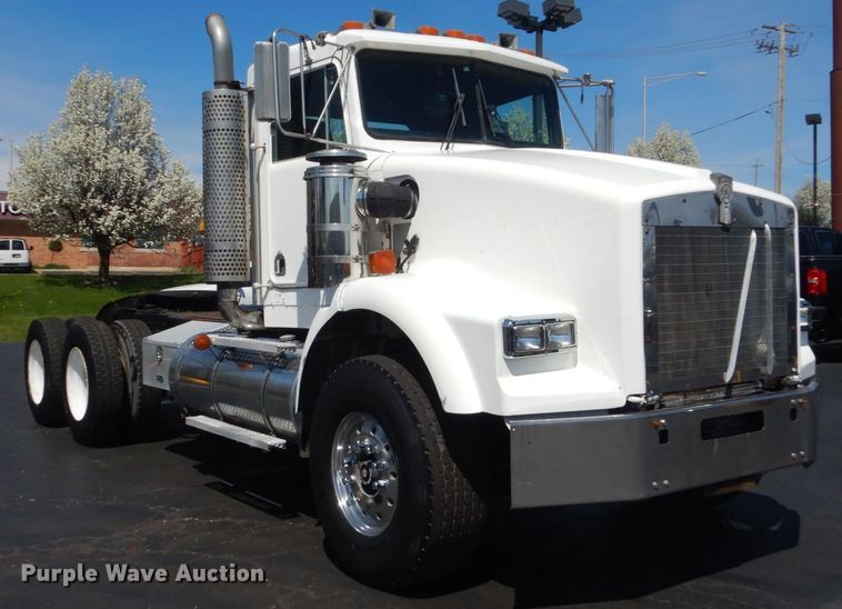 image for item GW9820 1991 Kenworth T800 semi truck