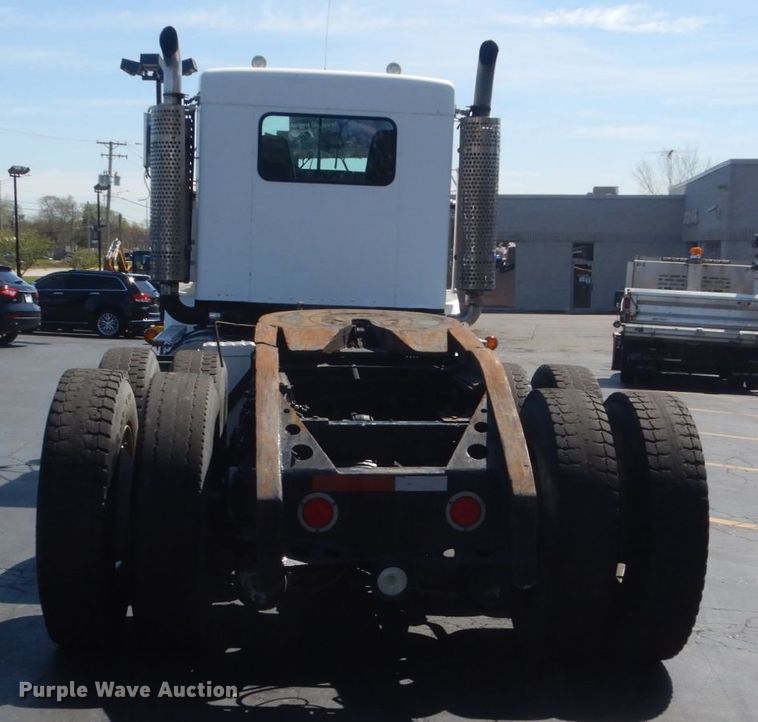 image for item GW9820 1991 Kenworth T800 semi truck