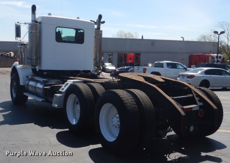 image for item GW9820 1991 Kenworth T800 semi truck