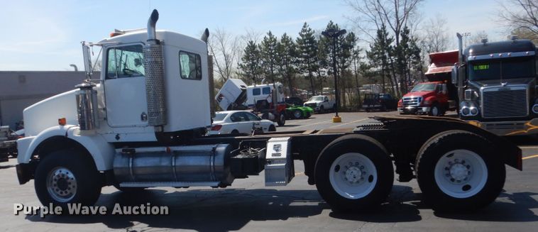 image for item GW9820 1991 Kenworth T800 semi truck