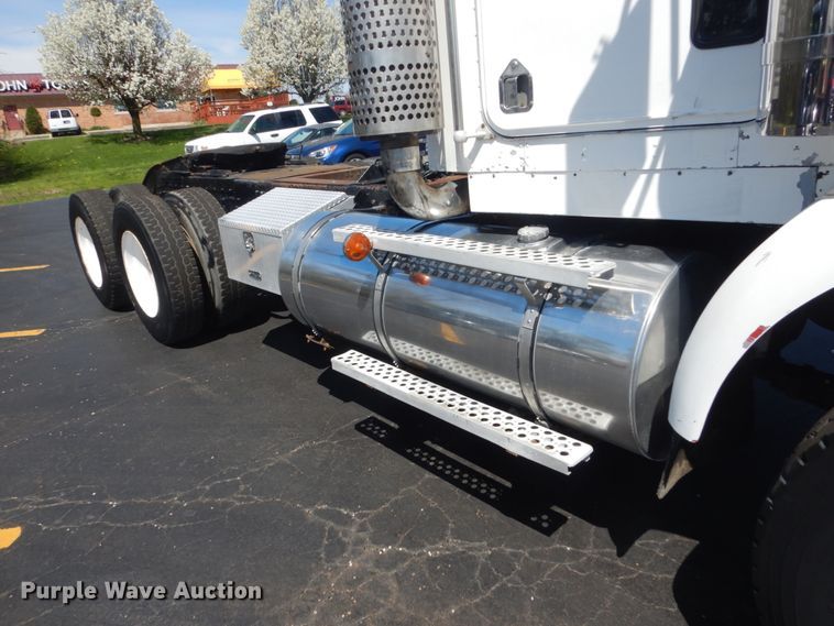 image for item GW9820 1991 Kenworth T800 semi truck