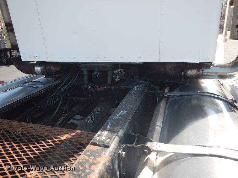 image for item GW9820 1991 Kenworth T800 semi truck