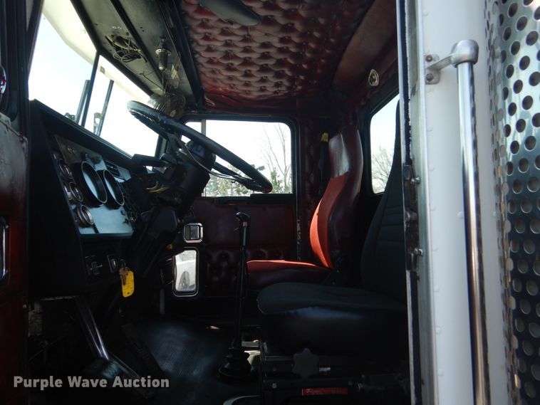 image for item GW9820 1991 Kenworth T800 semi truck