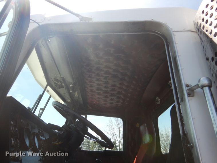 image for item GW9820 1991 Kenworth T800 semi truck