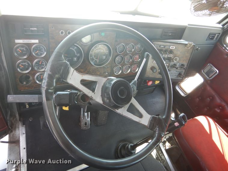 image for item GW9820 1991 Kenworth T800 semi truck