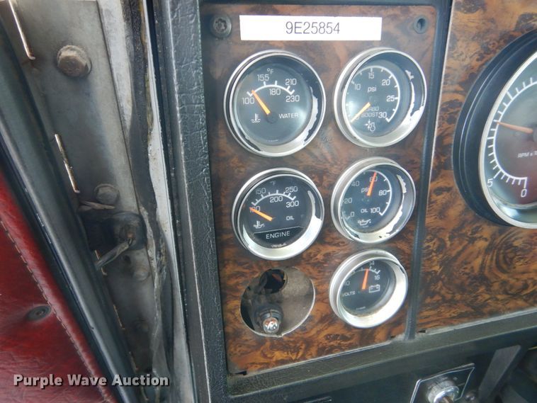 image for item GW9820 1991 Kenworth T800 semi truck