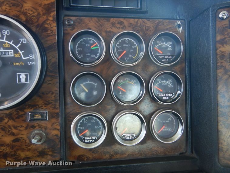 image for item GW9820 1991 Kenworth T800 semi truck