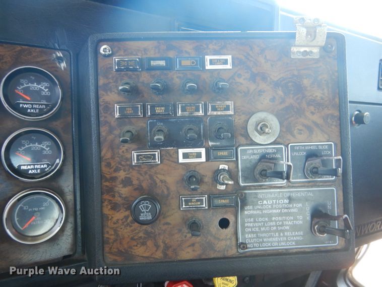 image for item GW9820 1991 Kenworth T800 semi truck