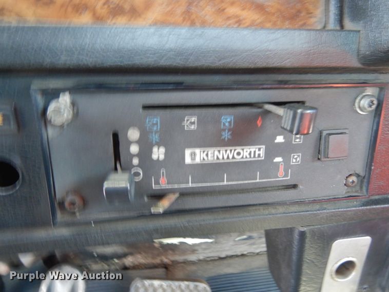 image for item GW9820 1991 Kenworth T800 semi truck