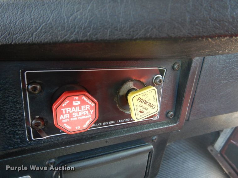 image for item GW9820 1991 Kenworth T800 semi truck