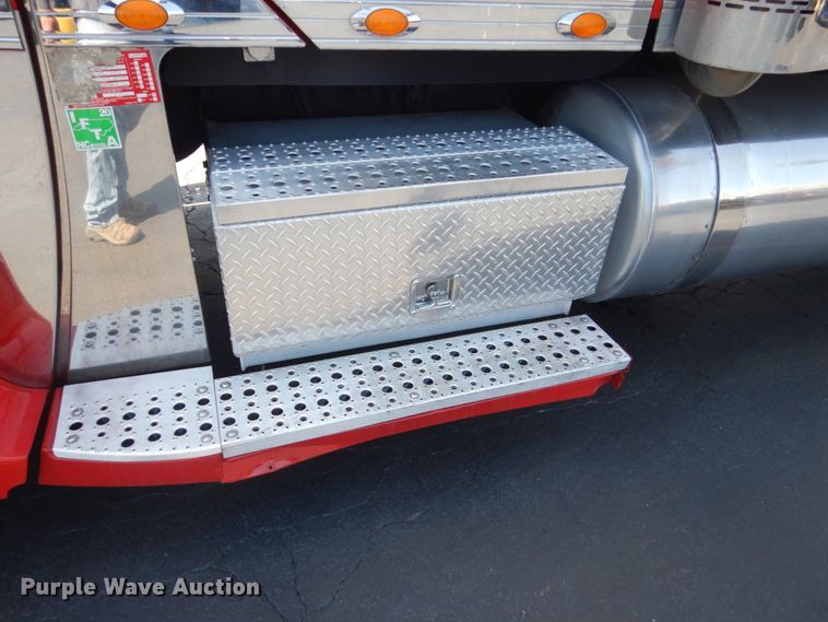 image for item GW9821 2014 Freightliner Coronado glider kit semi truck