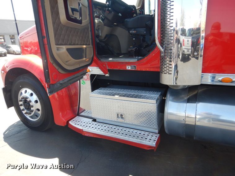 image for item GW9821 2014 Freightliner Coronado glider kit semi truck