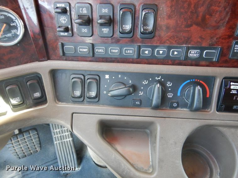 image for item GW9821 2014 Freightliner Coronado glider kit semi truck