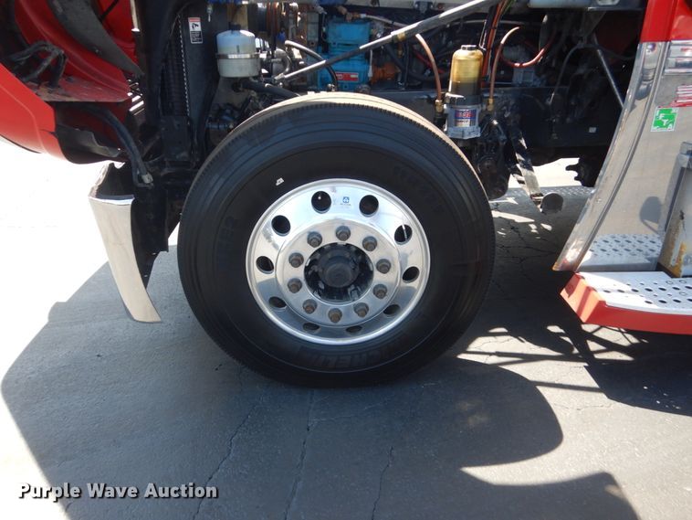 image for item GW9821 2014 Freightliner Coronado glider kit semi truck