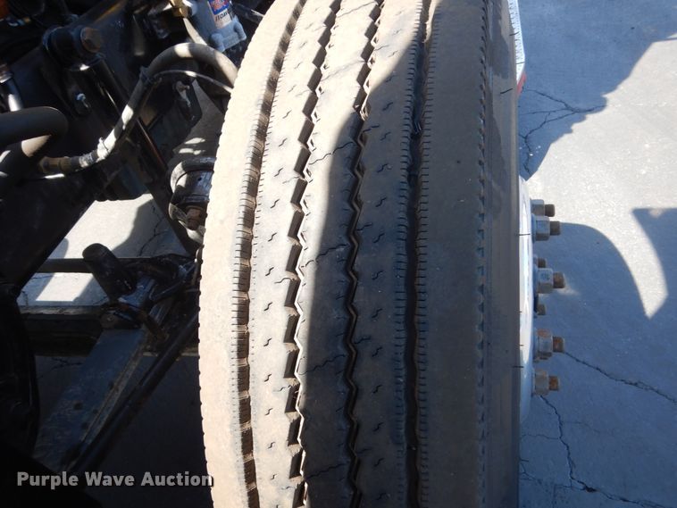 image for item GW9821 2014 Freightliner Coronado glider kit semi truck