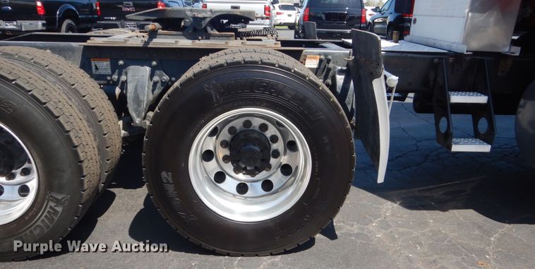 image for item GW9821 2014 Freightliner Coronado glider kit semi truck