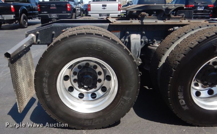 image for item GW9821 2014 Freightliner Coronado glider kit semi truck