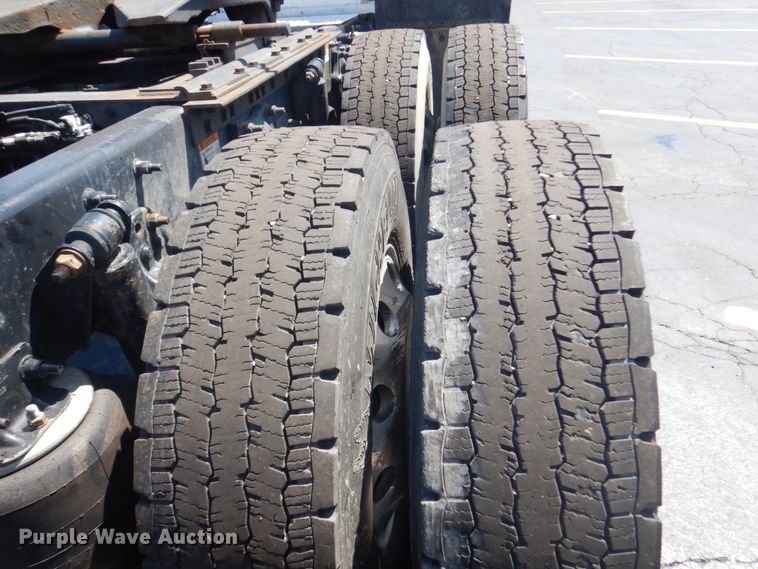 image for item GW9821 2014 Freightliner Coronado glider kit semi truck