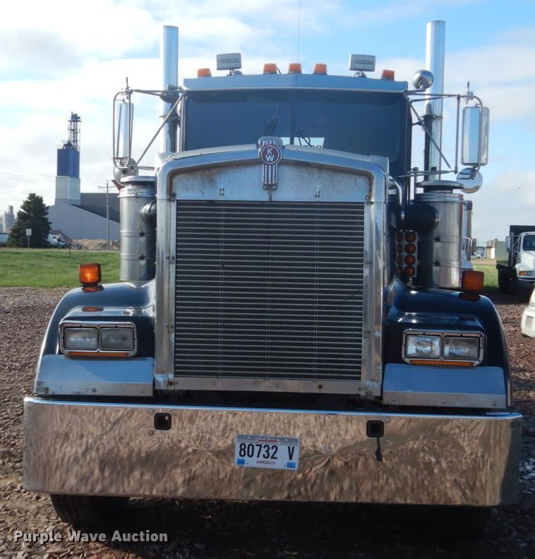 image for item GW9860 1990 Kenworth W900 semi truck