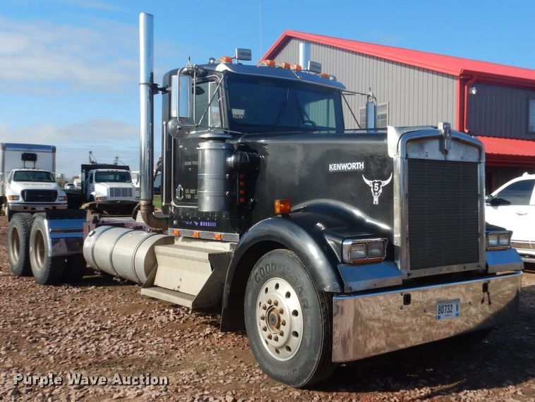 image for item GW9860 1990 Kenworth W900 semi truck