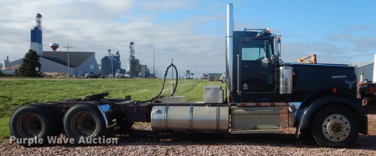 image for item GW9860 1990 Kenworth W900 semi truck