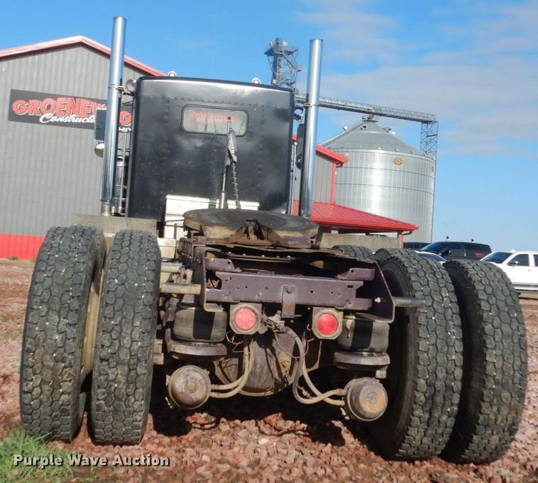 image for item GW9860 1990 Kenworth W900 semi truck