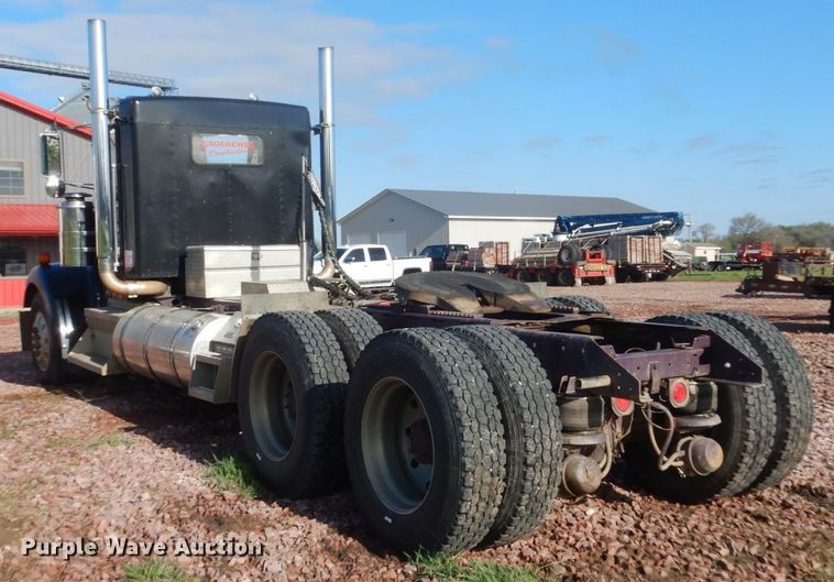 image for item GW9860 1990 Kenworth W900 semi truck