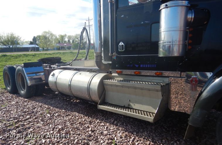 image for item GW9860 1990 Kenworth W900 semi truck