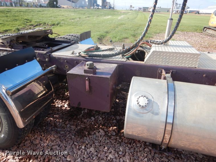 image for item GW9860 1990 Kenworth W900 semi truck