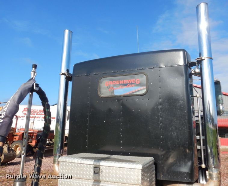 image for item GW9860 1990 Kenworth W900 semi truck