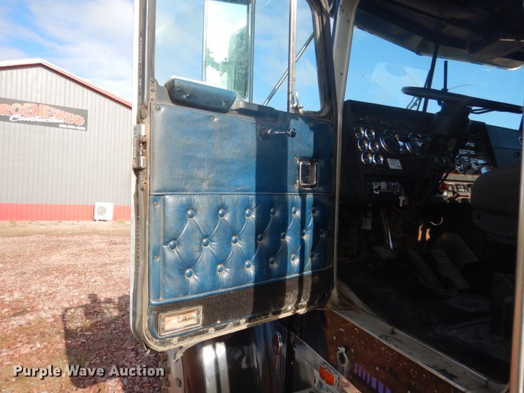 image for item GW9860 1990 Kenworth W900 semi truck