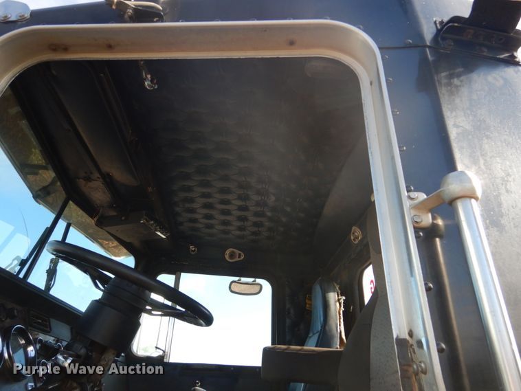 image for item GW9860 1990 Kenworth W900 semi truck