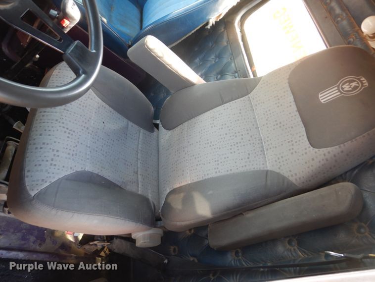 image for item GW9860 1990 Kenworth W900 semi truck