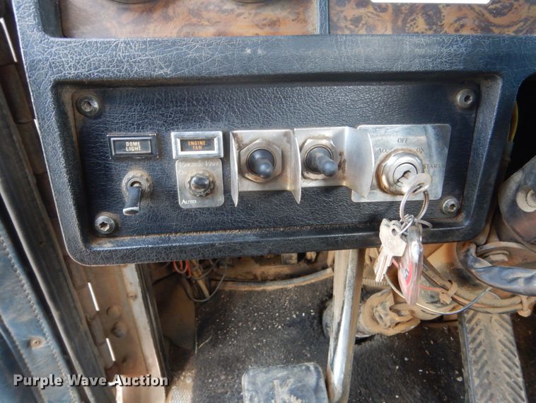 image for item GW9860 1990 Kenworth W900 semi truck