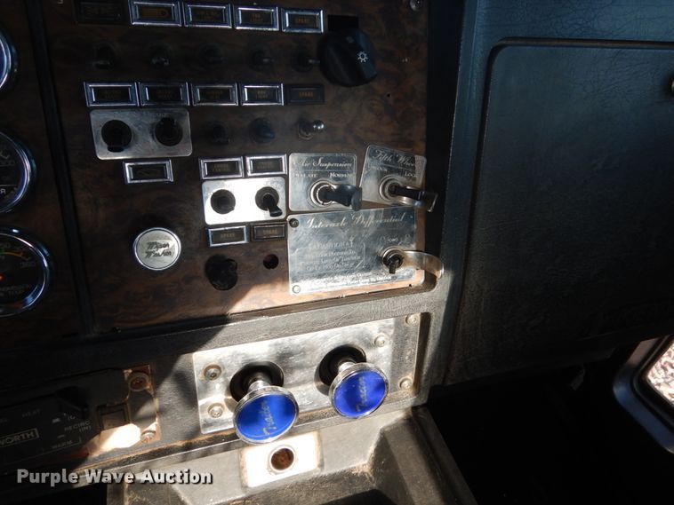 image for item GW9860 1990 Kenworth W900 semi truck