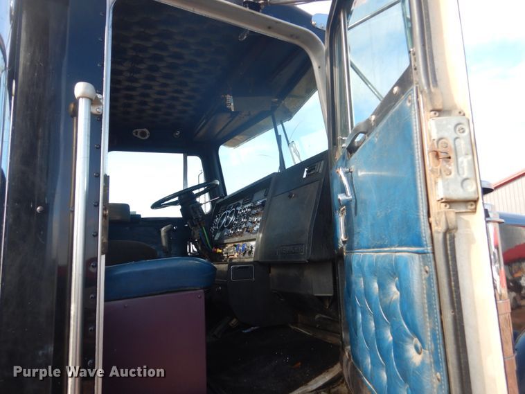 image for item GW9860 1990 Kenworth W900 semi truck