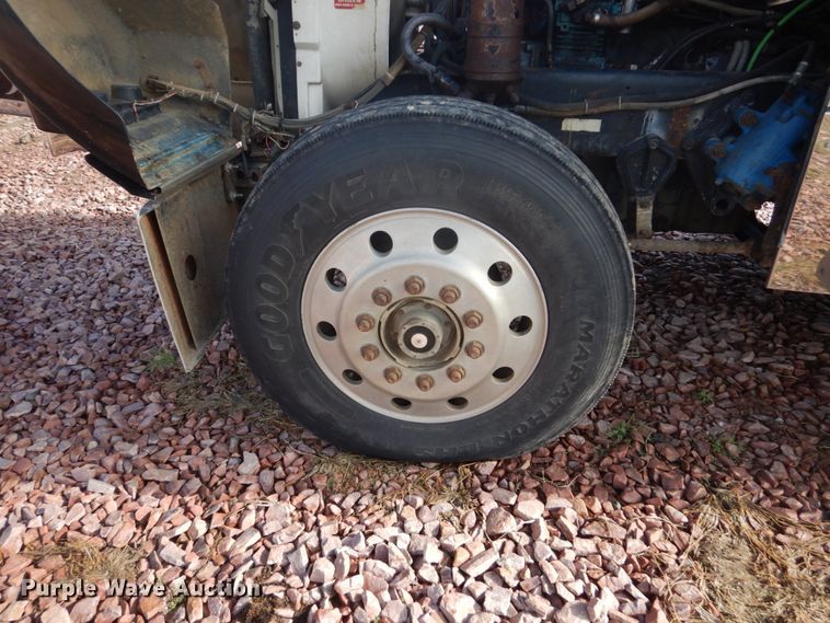 image for item GW9860 1990 Kenworth W900 semi truck