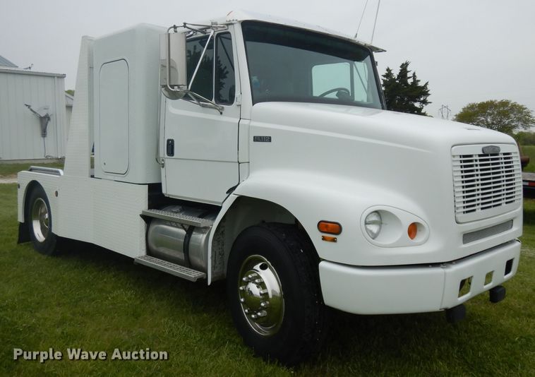 image for item GY9211 1996 Freightliner FL112  flatbed truck