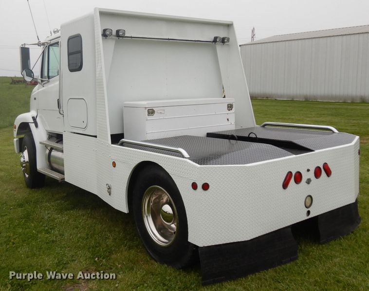 image for item GY9211 1996 Freightliner FL112  flatbed truck