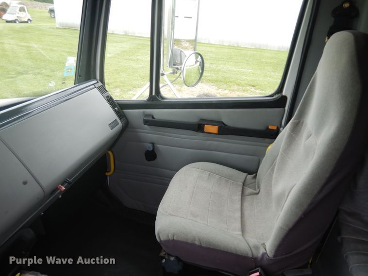 image for item GY9211 1996 Freightliner FL112  flatbed truck