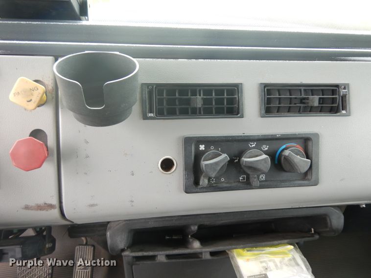 image for item GY9211 1996 Freightliner FL112  flatbed truck