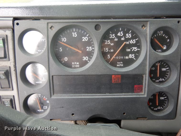 image for item GY9211 1996 Freightliner FL112  flatbed truck