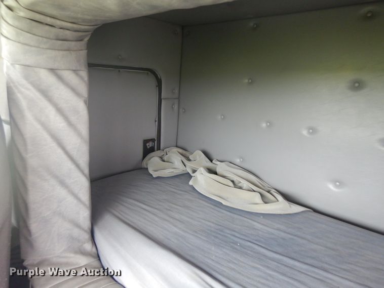 image for item GY9211 1996 Freightliner FL112  flatbed truck