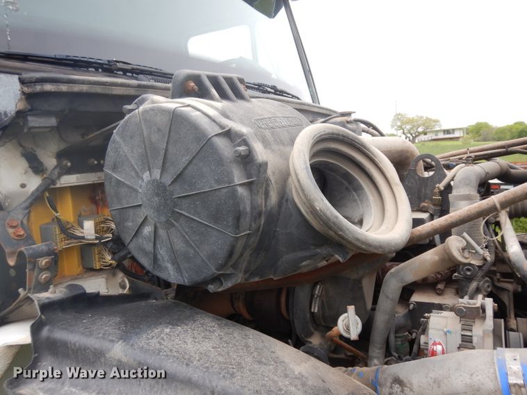 image for item GY9211 1996 Freightliner FL112  flatbed truck