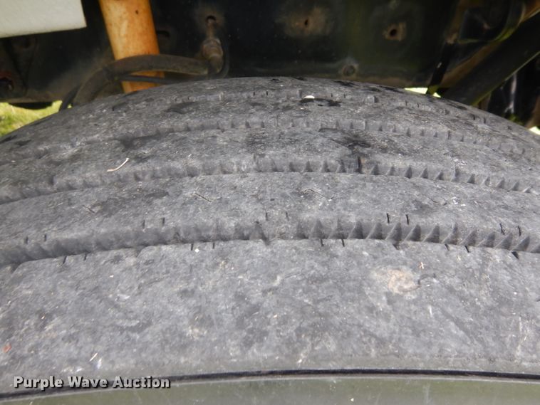 image for item GY9211 1996 Freightliner FL112  flatbed truck