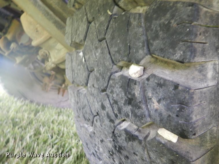 image for item GY9211 1996 Freightliner FL112  flatbed truck