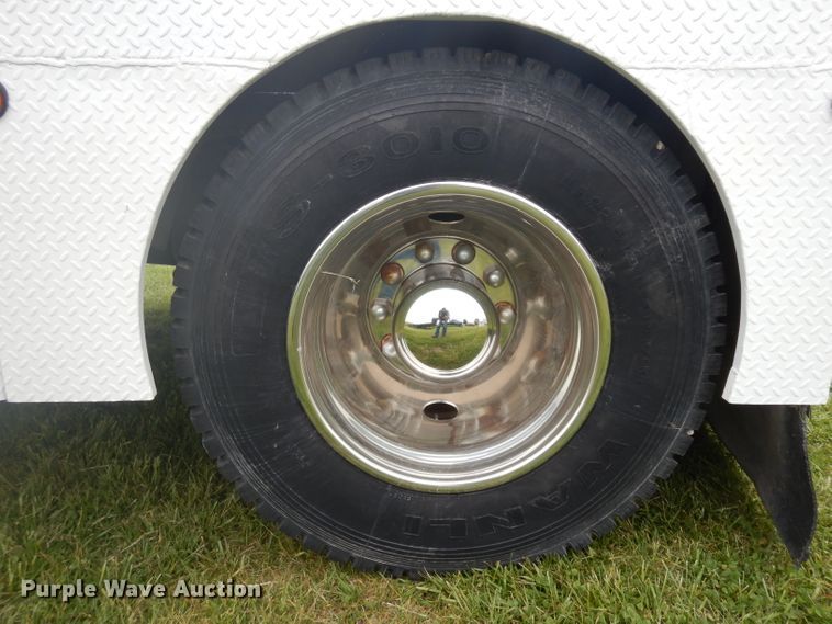 image for item GY9211 1996 Freightliner FL112  flatbed truck