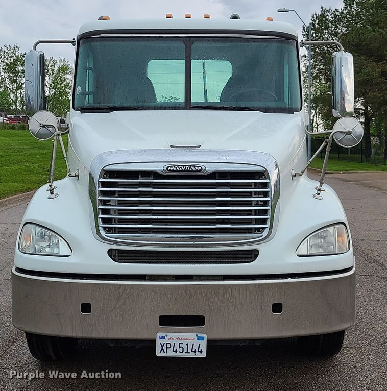image for item K5820 2009 Freightliner Columbia semi truck