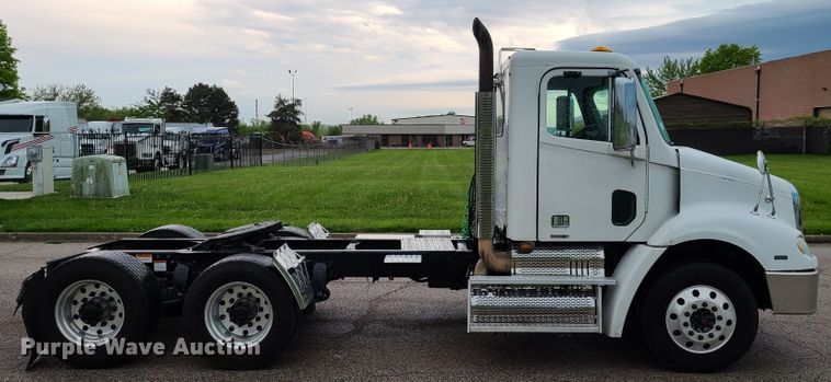 image for item K5820 2009 Freightliner Columbia semi truck